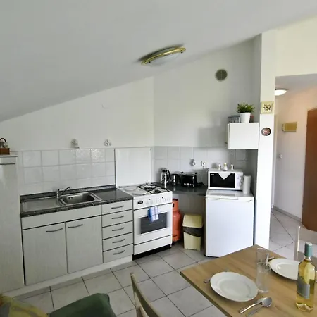 Prime Location Nicely Equipped Zambratija (Istria)
