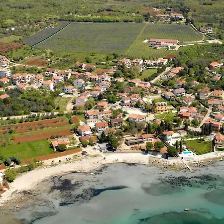 Prime Location Nicely Equipped Zambratija (Istria)